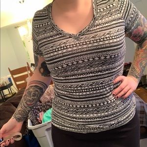 Mossimo B&W Aztec Print V Neck T-Shirt Size Medium